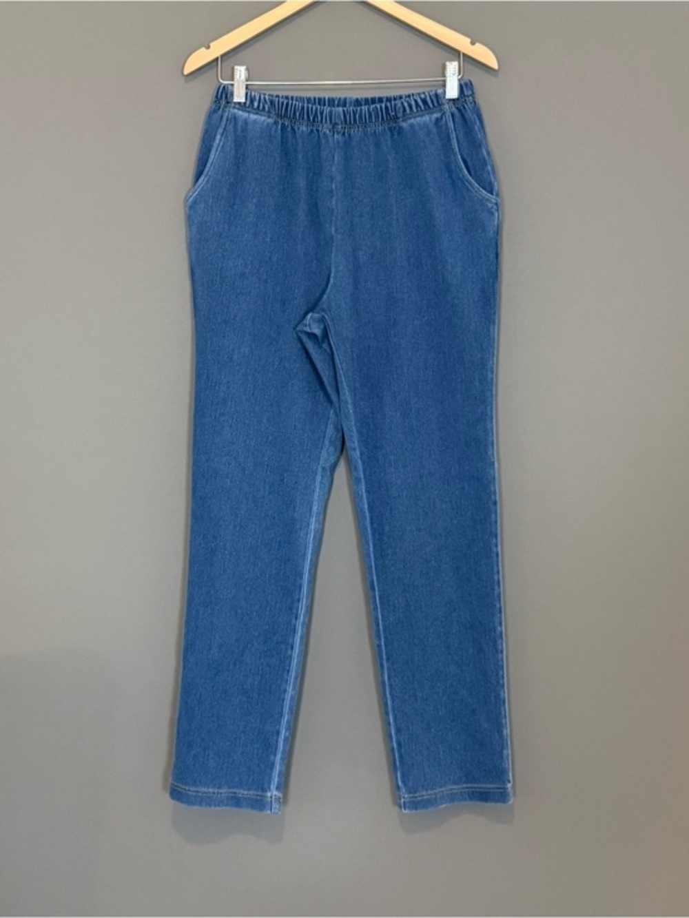 L.L. Bean Straight Leg Blue Denim Elastic Waist Pull-On Jeans Womens M